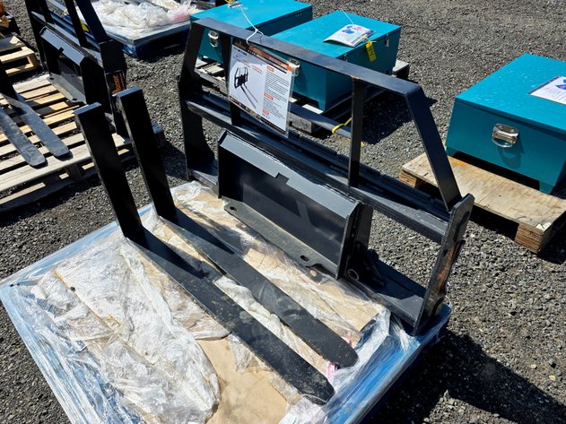 Mini Skid Steer Pallet Forks w/ Frame - LandHonor - MPF-11-2000G