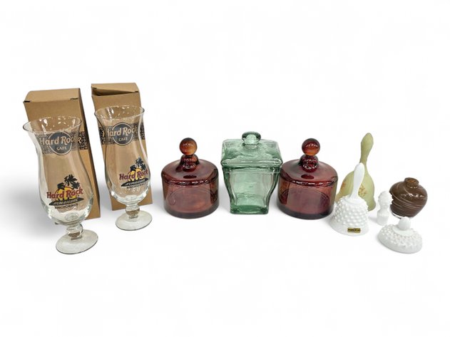 Glass décor & Collectibles - Milk Glass, Custard Glass & More