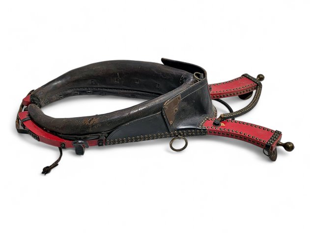 Leather Horse Collar w/ Red Hames