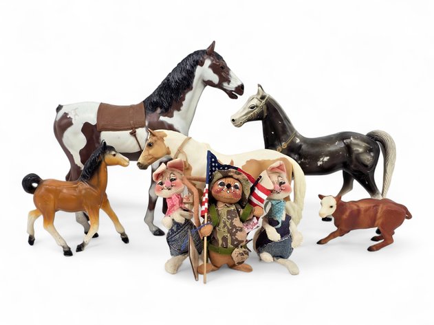 Annalee Mobilitee Dolls, Breyer Reeves Calf Figurine & Model Horses