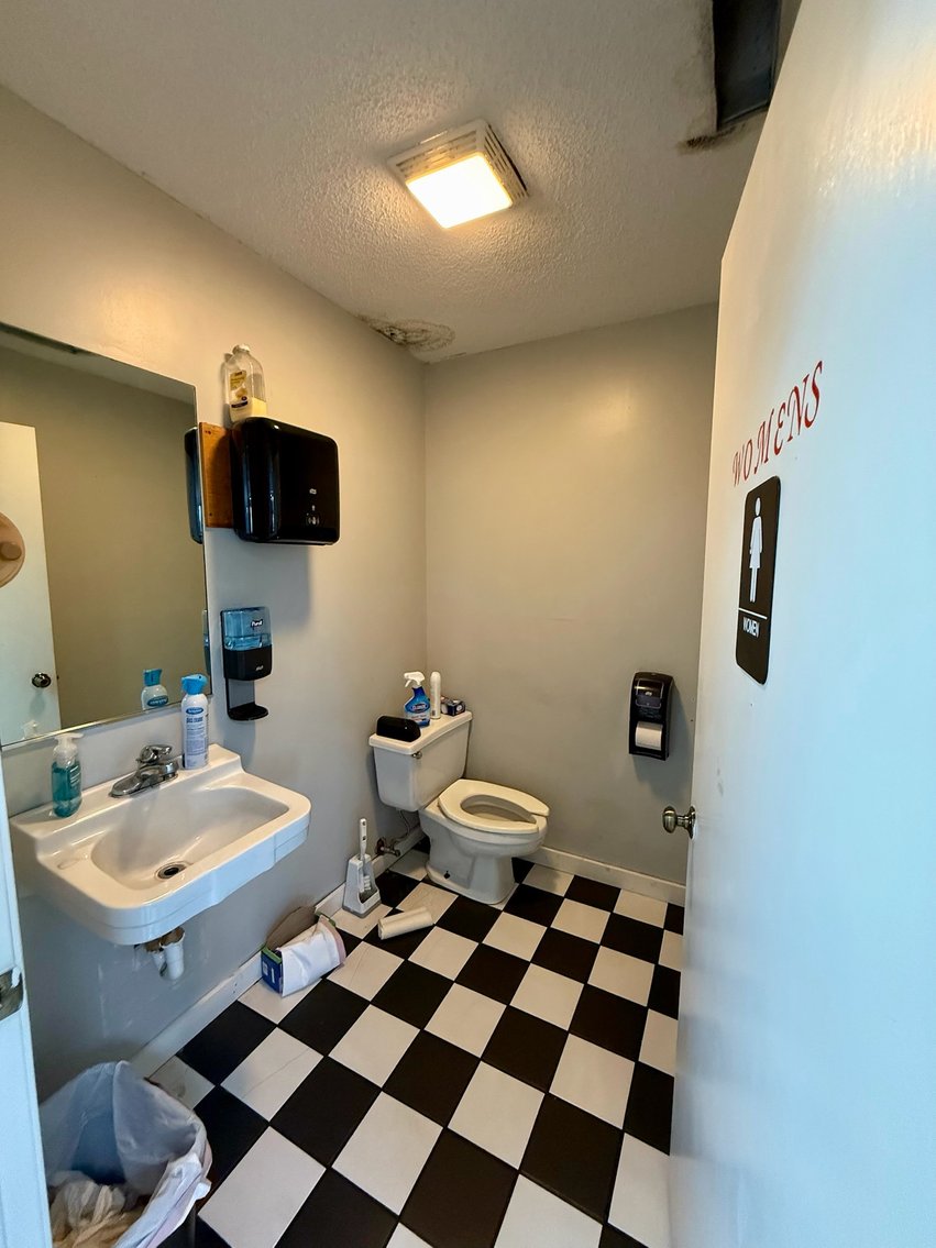 Image for Parker Quik Lube – 38 Main St., Benton, KY 42025