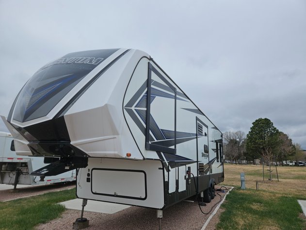 Image for '18 Momentum 40' Toy Hauler Grand Design