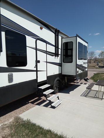 Image for '18 Momentum 40' Toy Hauler Grand Design