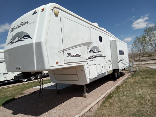 Image for '06 Medalian  Monaco Coach 5th Whl Travel Trailer