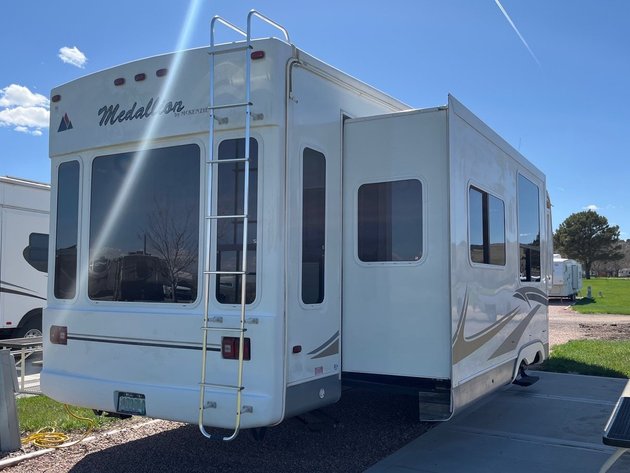 Image for '06 Medalian  Monaco Coach 5th Whl Travel Trailer