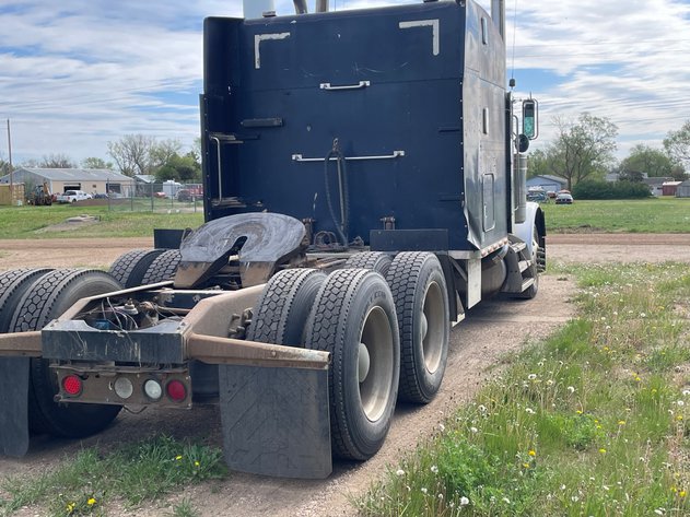 Image for Peterbilt Semi