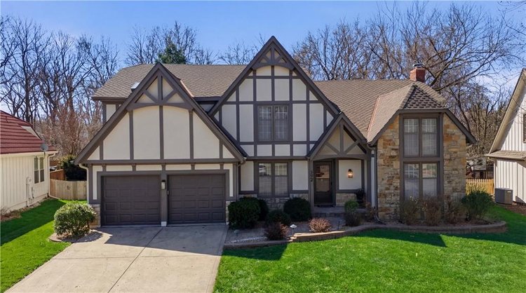 Image for 205 NE Shoreview Dr. - Lee's Summit, MO