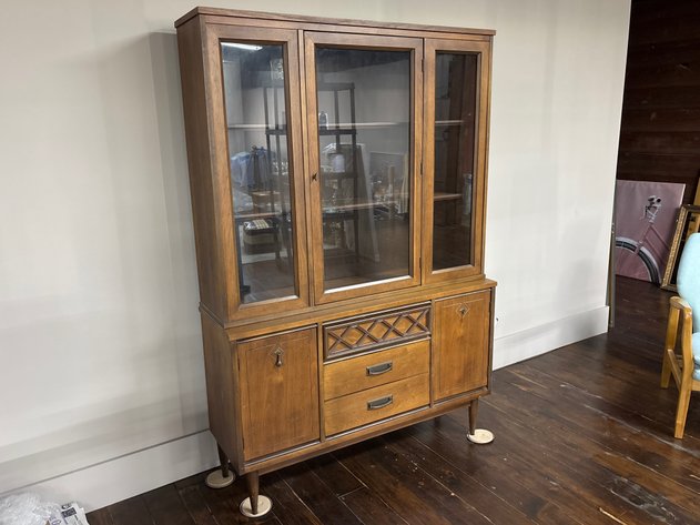 Image for Bassett Furniture Company China Hutch Cabinet