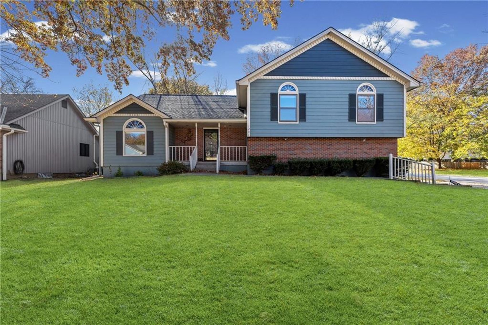 Image for 1201 SE 7th St - Lee's Summit, MO