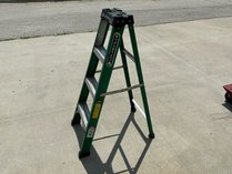 Louisville FS4004 Fiberglass Step Ladder