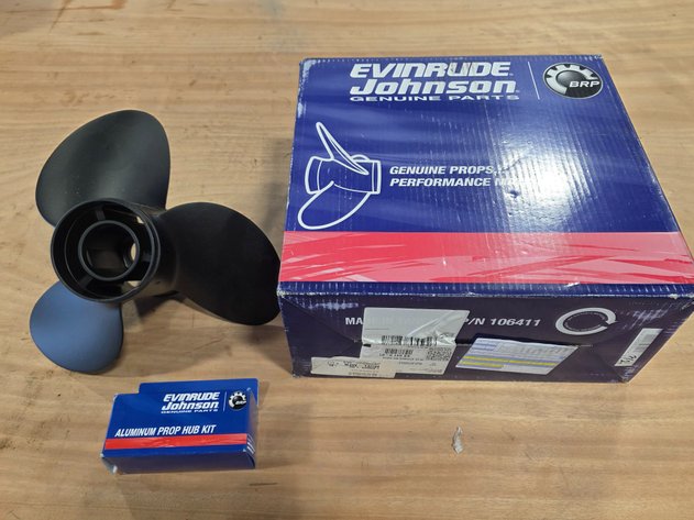 Image for Evinrude 14.8x17 Propeller And Hub Kit