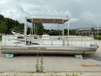 1998 Lowe Family 240 24â Pontoon