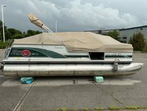 Sun Tracker Party Barge 21â Pontoon