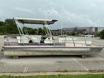 1990 Lowe Oasis Classic 24â Pontoon Boat
