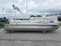 2007 Bentley 200 Cruise 22â Pontoon Boat With Motor