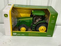 John Deere 8R Series 1/16 Die-Cast Tractor