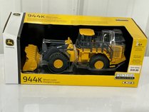 Ertl John Deere 944K Wheel Loader 1/50