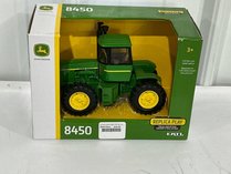 Ertl John Deere 8450 1/32 Tractor