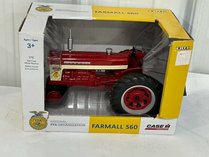 1/16 Scale ERTL Farmall 560 Tractor