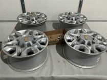 4 Chevrolet 8-Lug Alloy Wheels And Lug Nuts