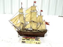 Keel Klamper Art 7382 Vise With Model Ship