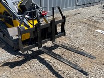 LandHonor Mini Skid Steer Pallet Forks