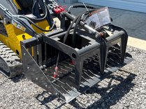 LandHonor Mini Skid Steer Rock Grapple