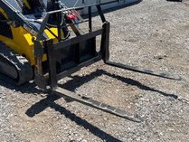 LandHonor Mini Skid Steer Pallet Forks