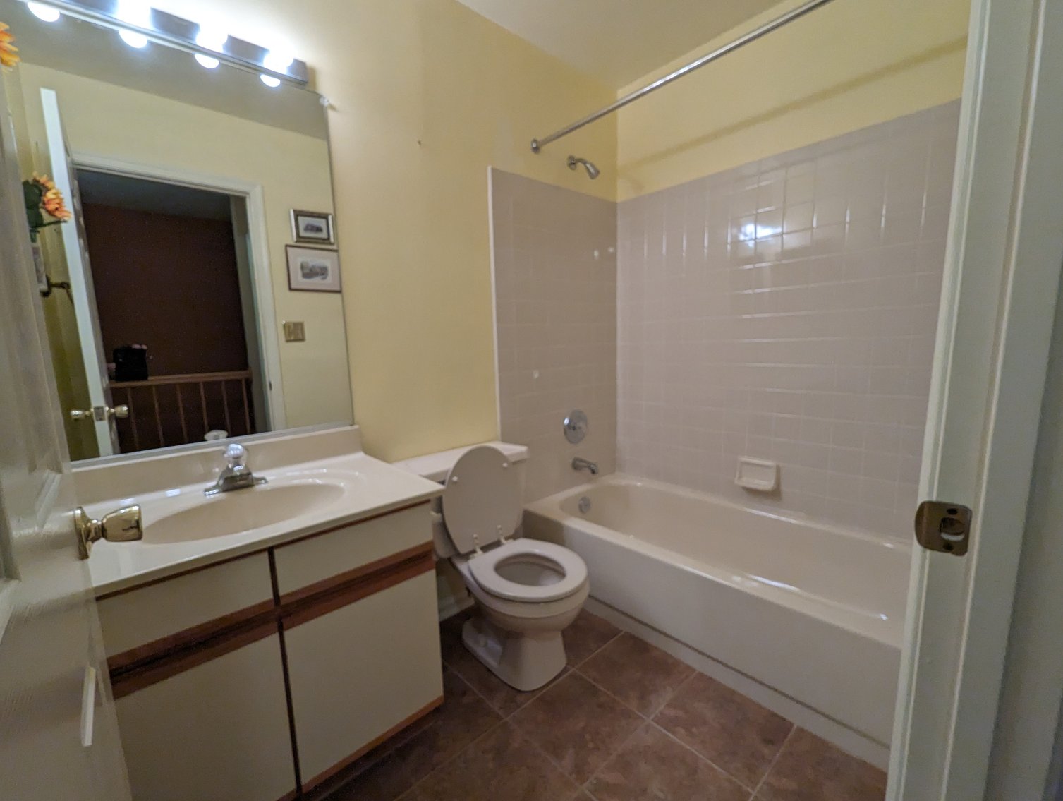 Image for CLEAN 4 BR, 3.5 BA EOG BRICK FRONT TOWNHOME