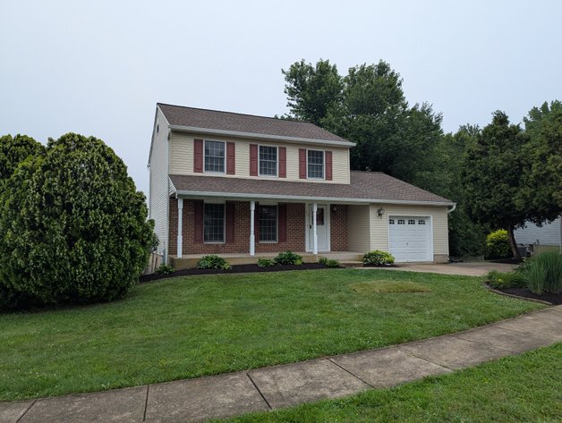 CLEAN 2-STORY COLONIAL W/ ATT. 1-CAR GARAGE 3 BR, 2.5 BATH/ 0.22 +/- AC/ CORNER LOCATION