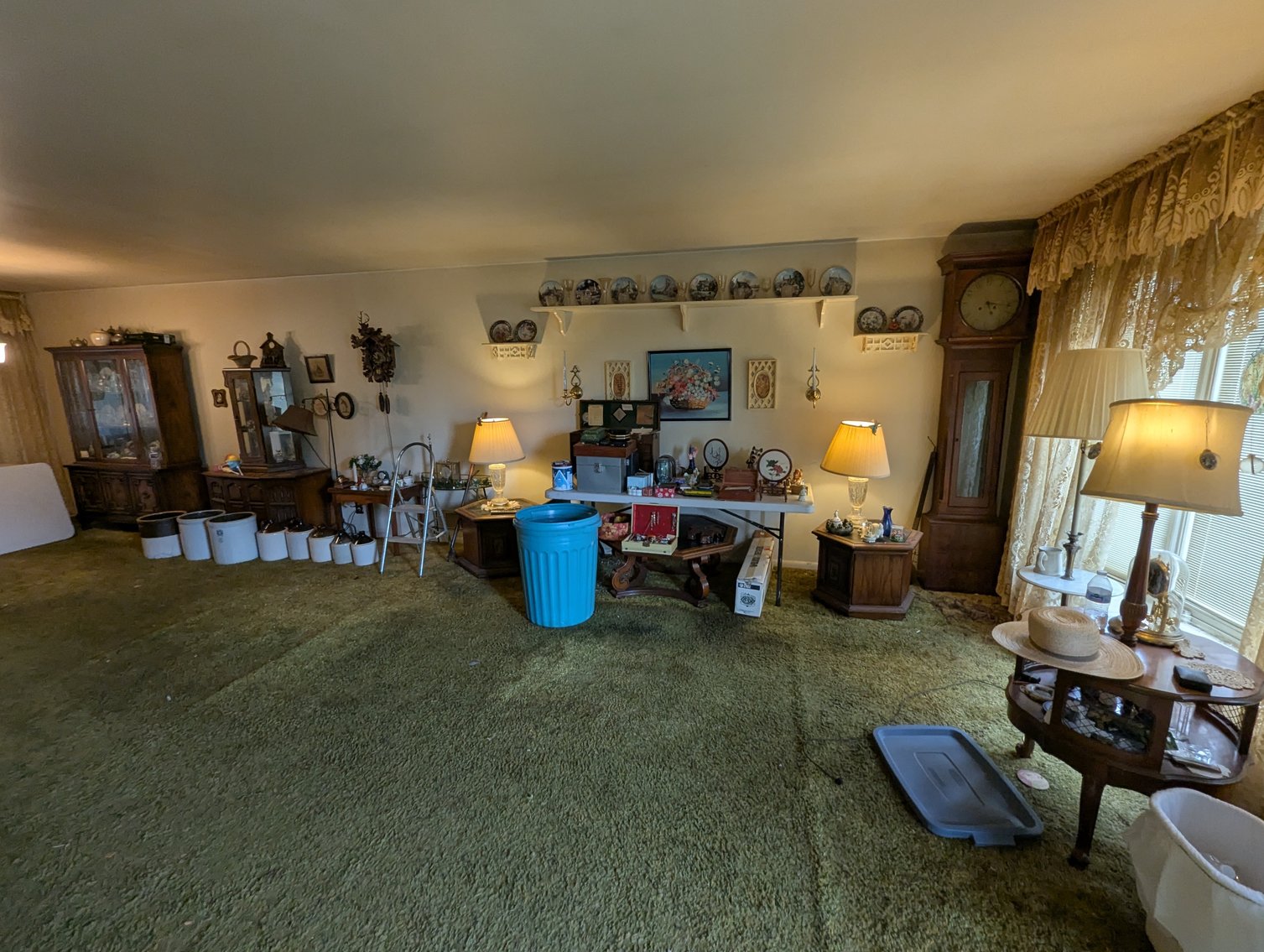Image for 4 BR, 2.5 BATH BRICK RANCHER/ 2004 MERCURY GRAND MARQUIS, COLLECTIBLES, FURNITURE, HOUSEHOLD ITEMS, & GLASSWARE TBS SM/LG LOTS