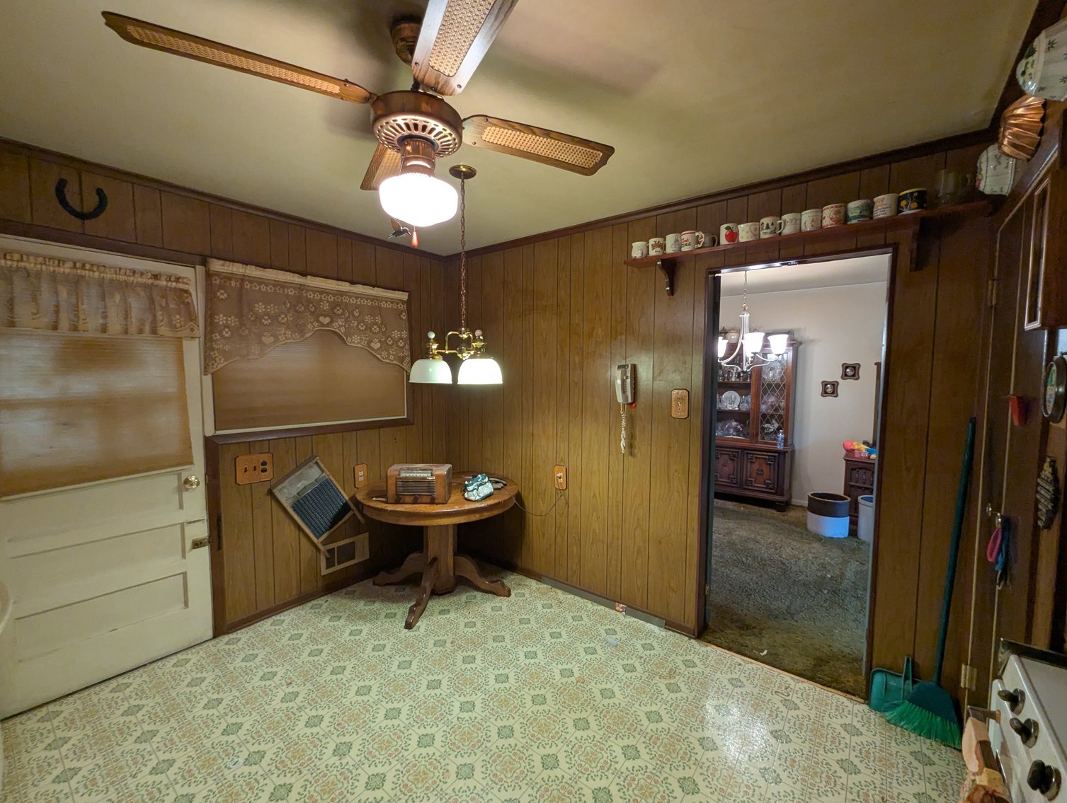 Image for 4 BR, 2.5 BATH BRICK RANCHER/ 2004 MERCURY GRAND MARQUIS, COLLECTIBLES, FURNITURE, HOUSEHOLD ITEMS, & GLASSWARE TBS SM/LG LOTS