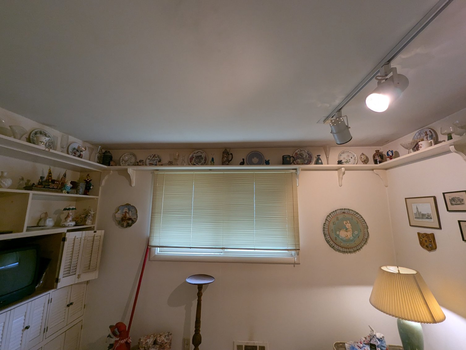Image for 4 BR, 2.5 BATH BRICK RANCHER/ 2004 MERCURY GRAND MARQUIS, COLLECTIBLES, FURNITURE, HOUSEHOLD ITEMS, & GLASSWARE TBS SM/LG LOTS