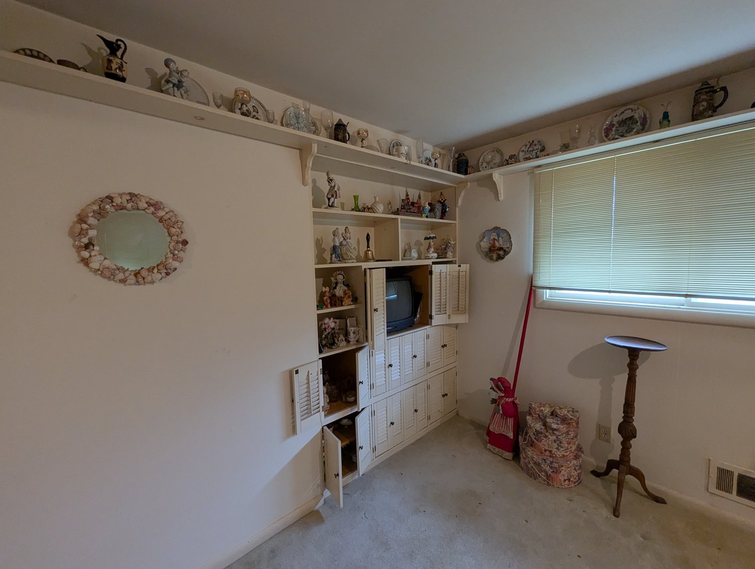 Image for 4 BR, 2.5 BATH BRICK RANCHER/ 2004 MERCURY GRAND MARQUIS, COLLECTIBLES, FURNITURE, HOUSEHOLD ITEMS, & GLASSWARE TBS SM/LG LOTS