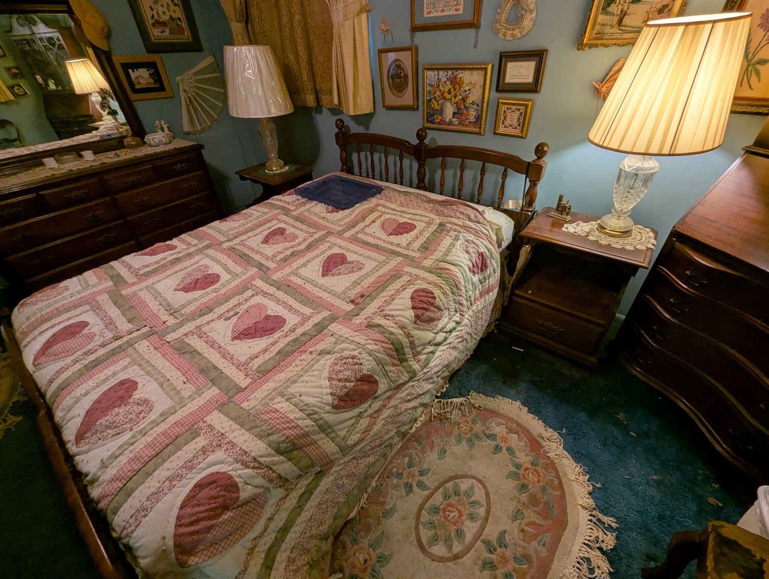 Image for 4 BR, 2.5 BATH BRICK RANCHER/ 2004 MERCURY GRAND MARQUIS, COLLECTIBLES, FURNITURE, HOUSEHOLD ITEMS, & GLASSWARE TBS SM/LG LOTS