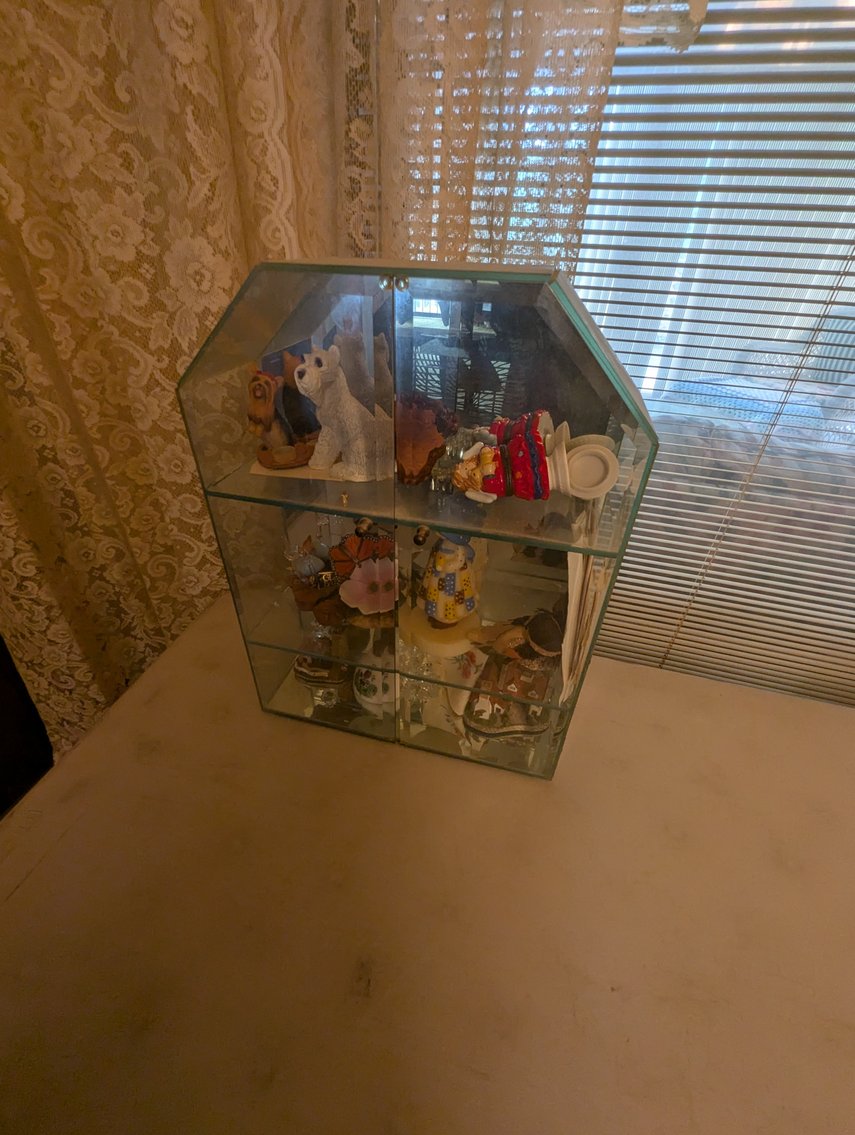Image for 4 BR, 2.5 BATH BRICK RANCHER/ 2004 MERCURY GRAND MARQUIS, COLLECTIBLES, FURNITURE, HOUSEHOLD ITEMS, & GLASSWARE TBS SM/LG LOTS