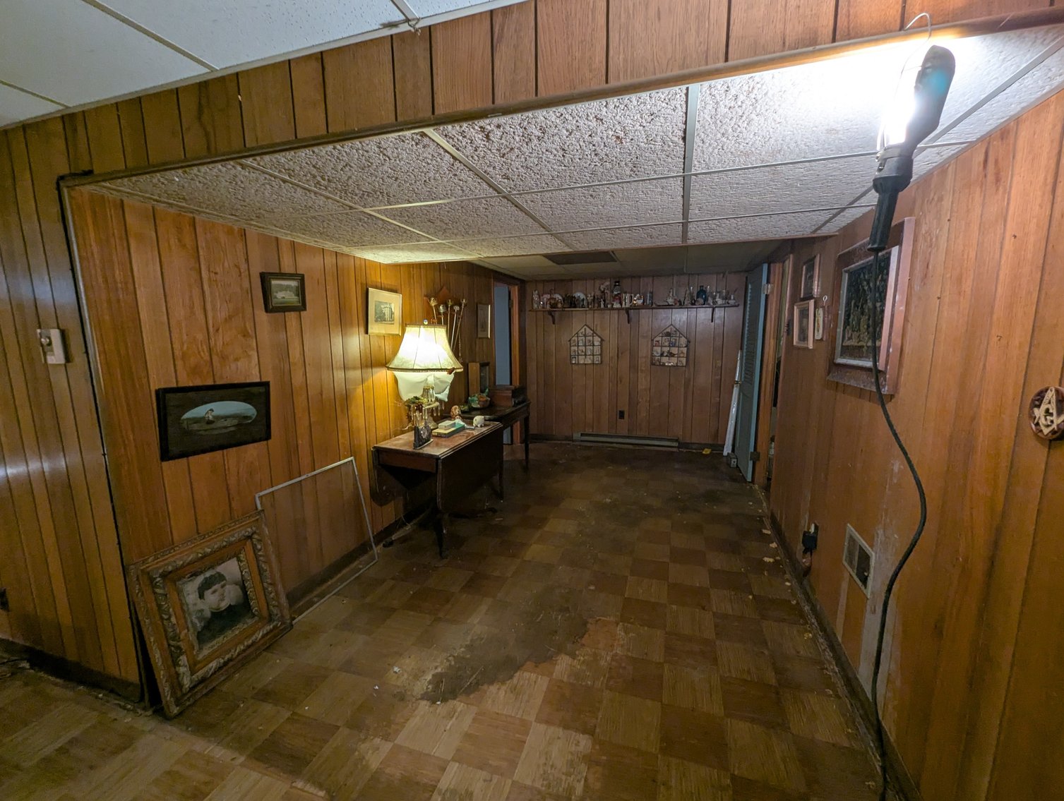 Image for 4 BR, 2.5 BATH BRICK RANCHER/ 2004 MERCURY GRAND MARQUIS, COLLECTIBLES, FURNITURE, HOUSEHOLD ITEMS, & GLASSWARE TBS SM/LG LOTS
