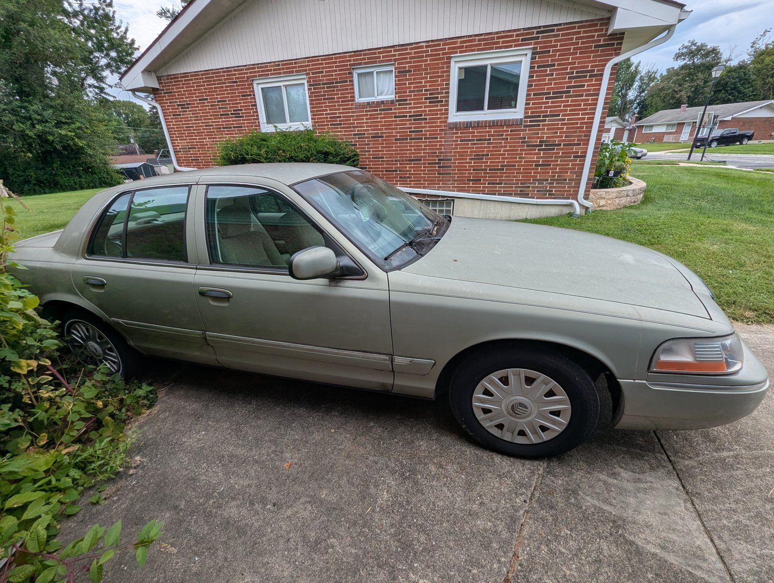 Image for 4 BR, 2.5 BATH BRICK RANCHER/ 2004 MERCURY GRAND MARQUIS, COLLECTIBLES, FURNITURE, HOUSEHOLD ITEMS, & GLASSWARE TBS SM/LG LOTS