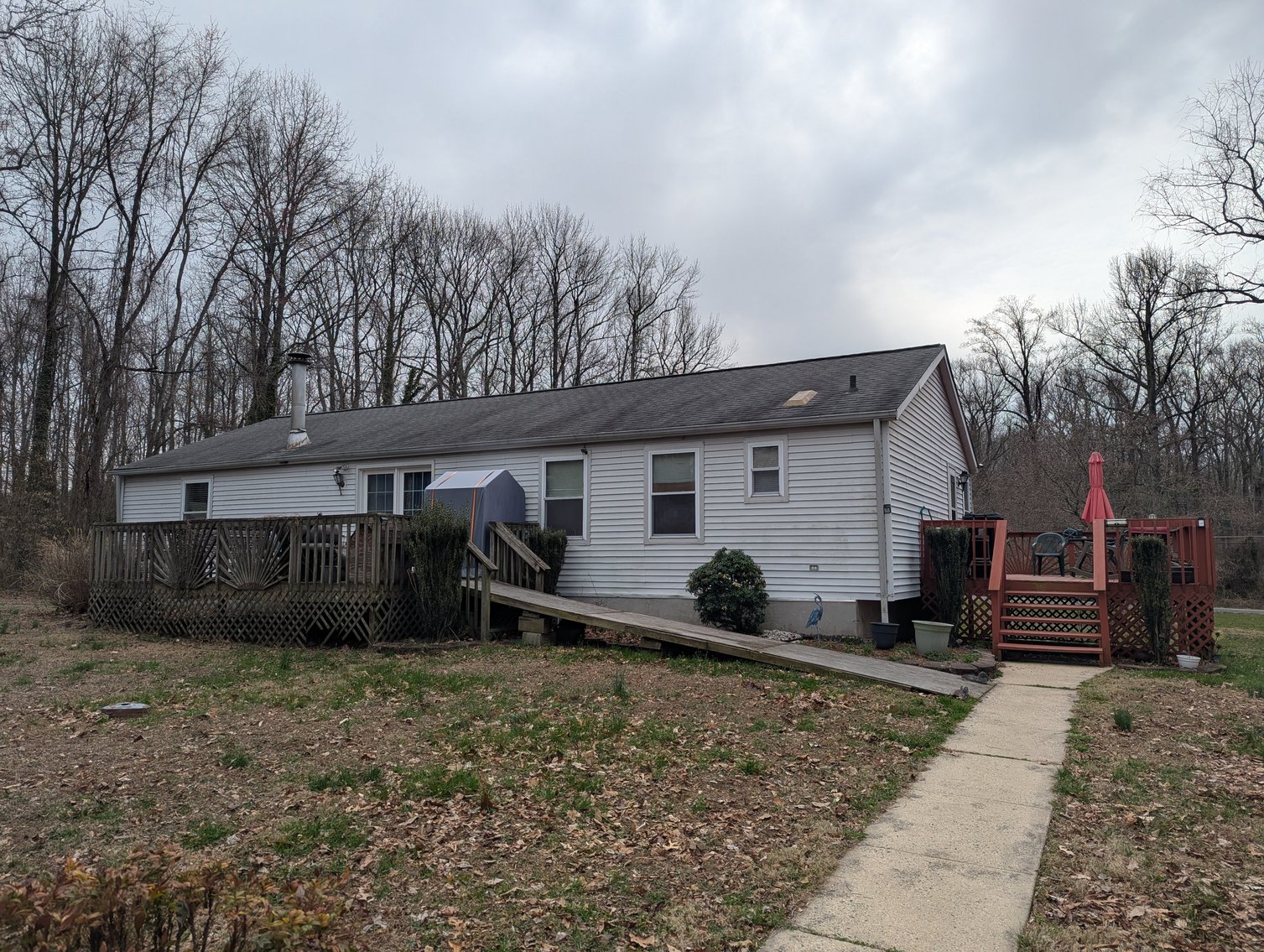 Image for CLEAN 3 BR, 2 BATH, MOVE-IN READY HOME/ (4) PARCELS TOTALING 1.6 +/- AC/ 100' +/- FRONTAGE ON BUSH RIVER W/ PRIVATE PIER