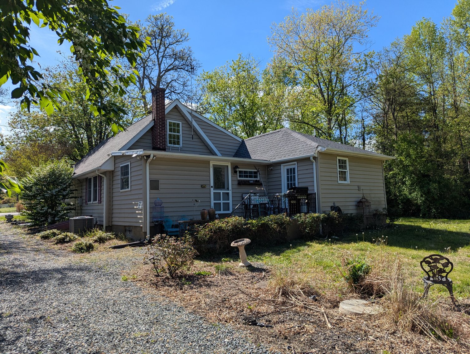 Image for 2-STORY CAPE COD 1.0 +/- AC ANTIQUES, FURNITURE, HOUSEHOLD GOODS, & MORE!