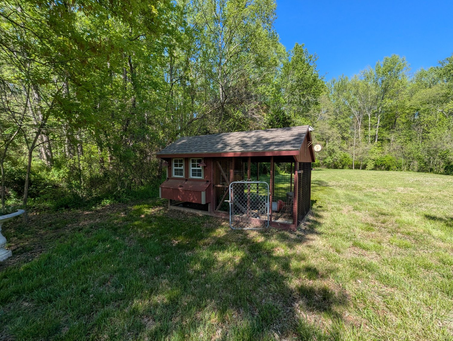 Image for 2-STORY CAPE COD 1.0 +/- AC ANTIQUES, FURNITURE, HOUSEHOLD GOODS, & MORE!