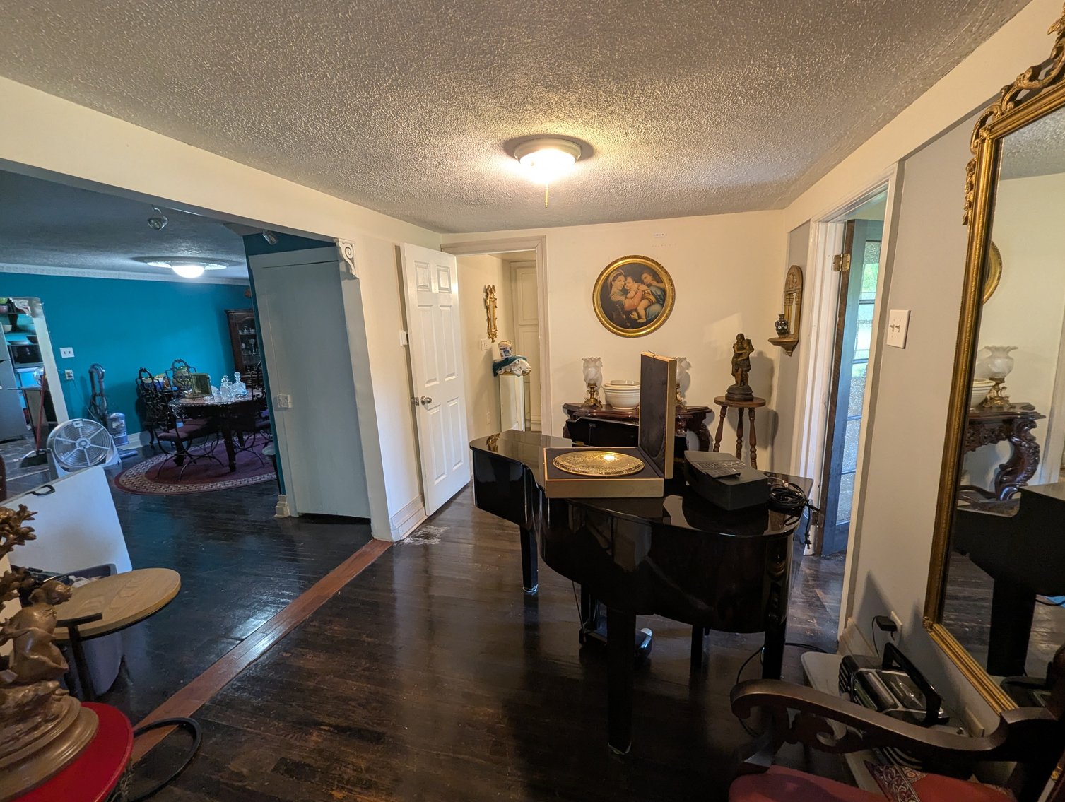 Image for 2-STORY CAPE COD 1.0 +/- AC ANTIQUES, FURNITURE, HOUSEHOLD GOODS, & MORE!
