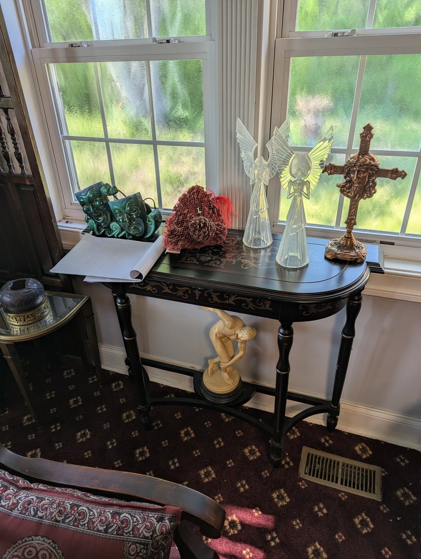 Image for 2-STORY CAPE COD 1.0 +/- AC ANTIQUES, FURNITURE, HOUSEHOLD GOODS, & MORE!