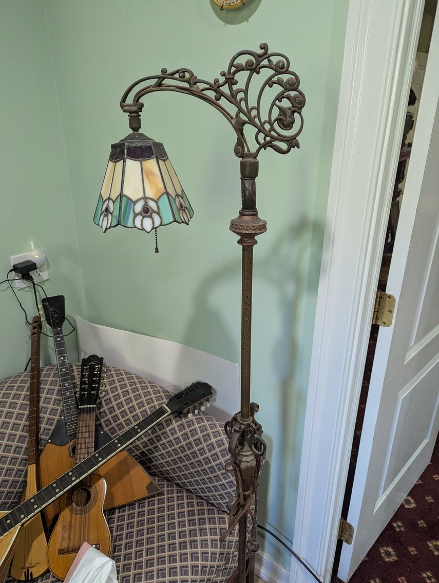 Image for 2-STORY CAPE COD 1.0 +/- AC ANTIQUES, FURNITURE, HOUSEHOLD GOODS, & MORE!