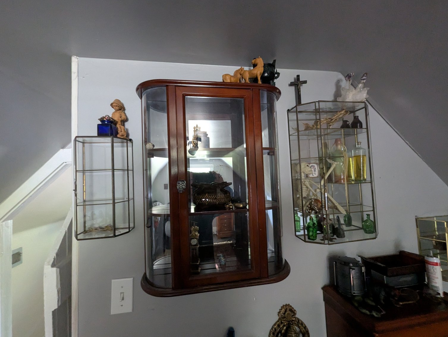 Image for 2-STORY CAPE COD 1.0 +/- AC ANTIQUES, FURNITURE, HOUSEHOLD GOODS, & MORE!