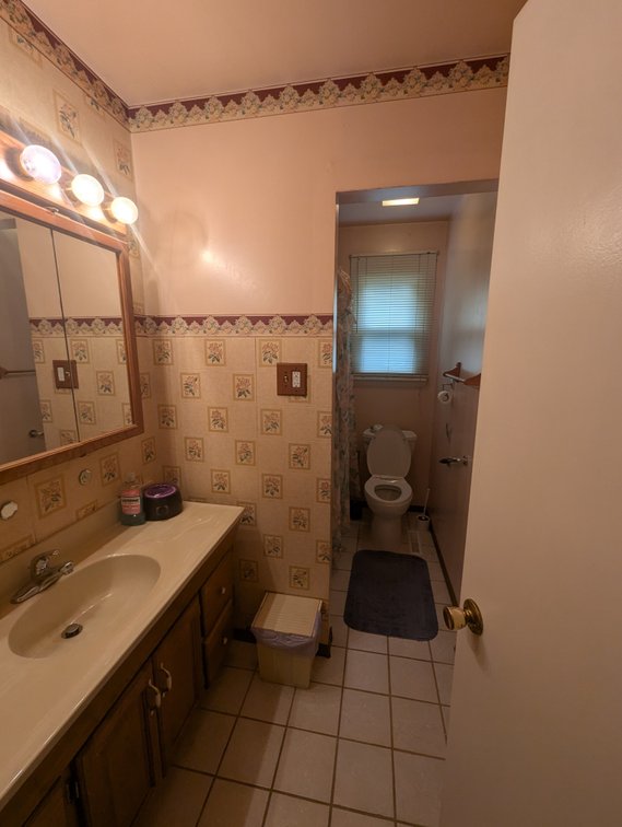 Image for ATTENTION CONTRACTORS, INVESTORS, & RENOVATORS! 3/4 BR, 1.5 BATH VINYL SIDED DUPLEX