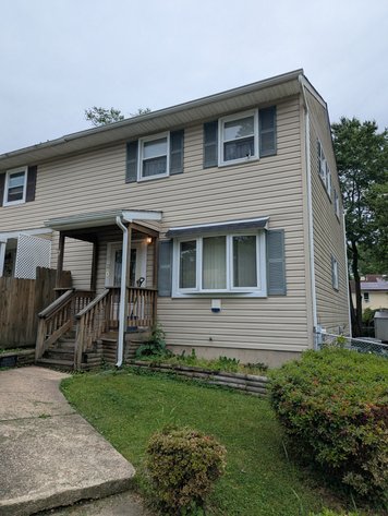 ATTENTION CONTRACTORS, INVESTORS, & RENOVATORS! 3/4 BR, 1.5 BATH VINYL SIDED DUPLEX