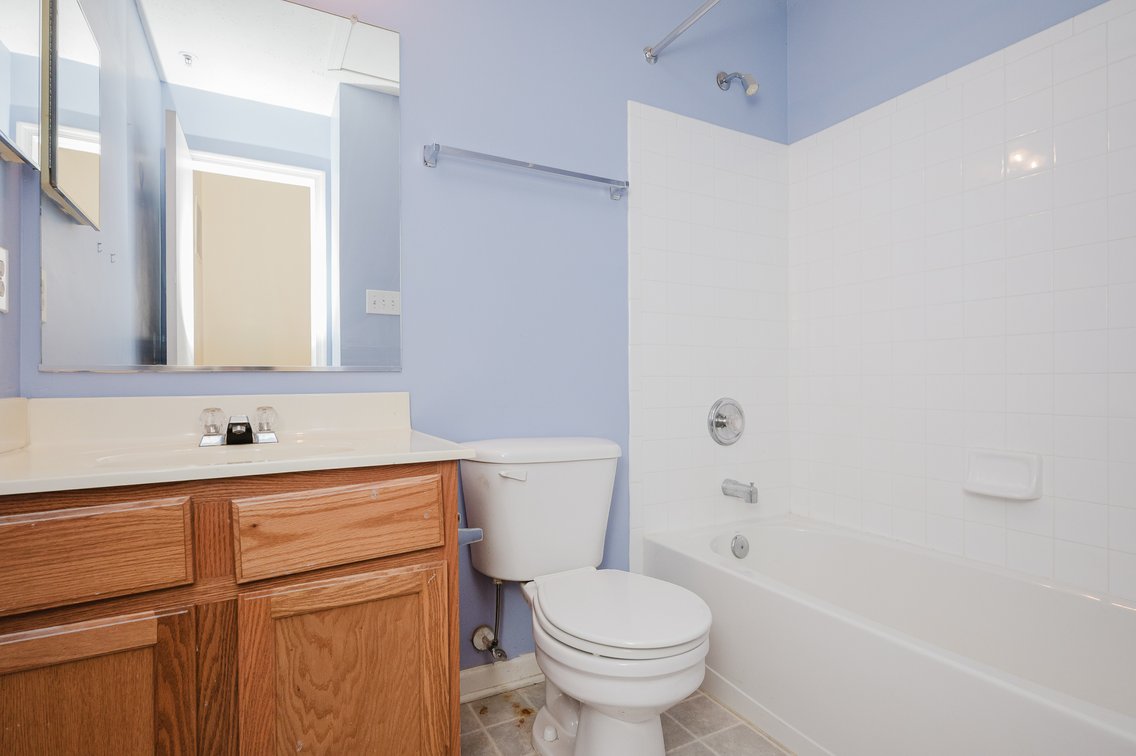 Image for ATTN: FIRST TIMERS, INVESTORS, & RENOVATORS! 2 BR, 4 BATH BRICK & VINYL CENTER UNIT TOWNHOME/ PRIVATE EOC LOCATION & PRIVATE BACK YARD