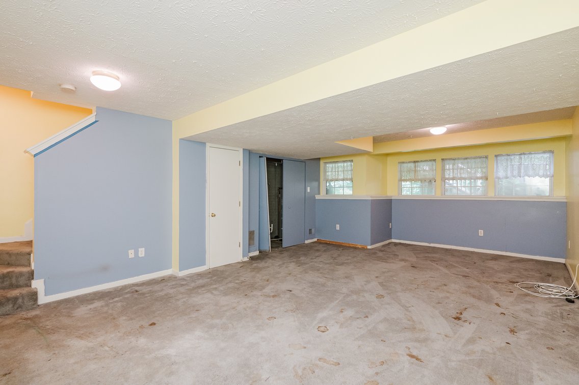 Image for ATTN: FIRST TIMERS, INVESTORS, & RENOVATORS! 2 BR, 4 BATH BRICK & VINYL CENTER UNIT TOWNHOME/ PRIVATE EOC LOCATION & PRIVATE BACK YARD