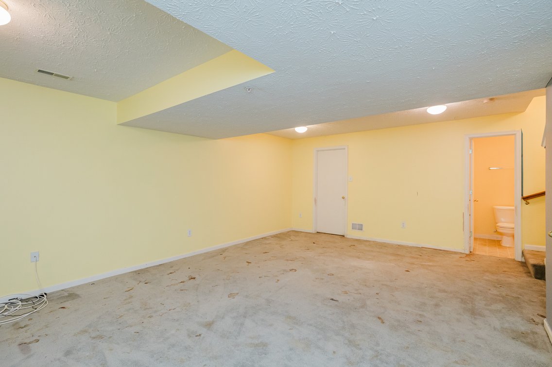 Image for ATTN: FIRST TIMERS, INVESTORS, & RENOVATORS! 2 BR, 4 BATH BRICK & VINYL CENTER UNIT TOWNHOME/ PRIVATE EOC LOCATION & PRIVATE BACK YARD